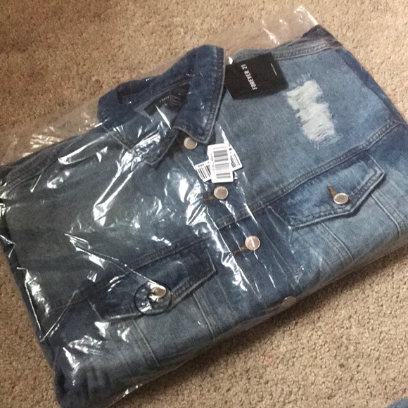 Forever 21 Long Line Distressed Denim Jacket Size S NWT - Picture 7 of 9